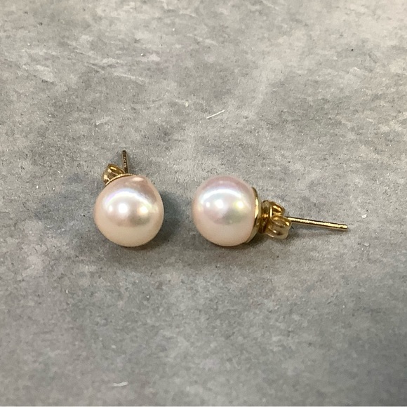 14K gold Elegant Pearl Stud Earrings and the earring backs are also 14K - Picture 3 of 4